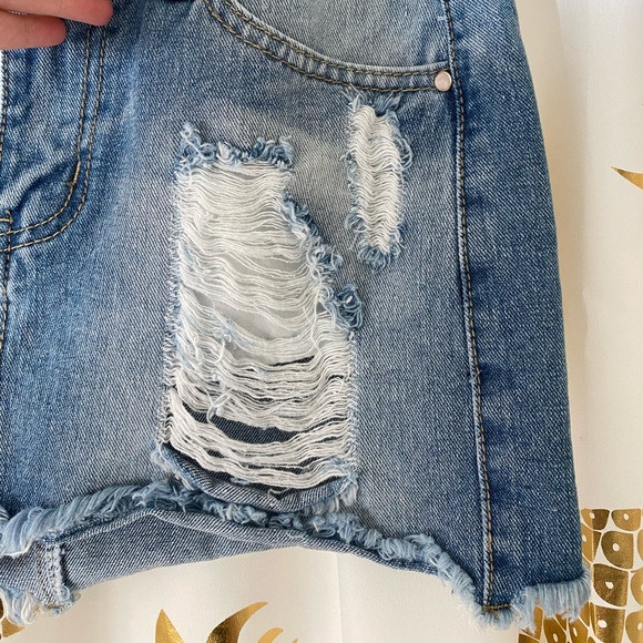Distressed mini skirt - Picture 2 of 5